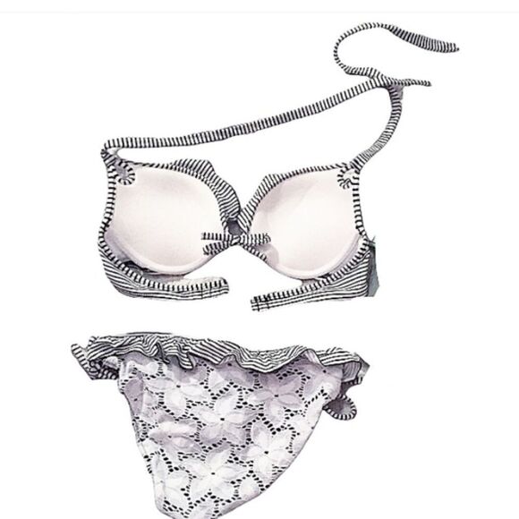 Victoria's Secret Bikini - Picture 4 of 6